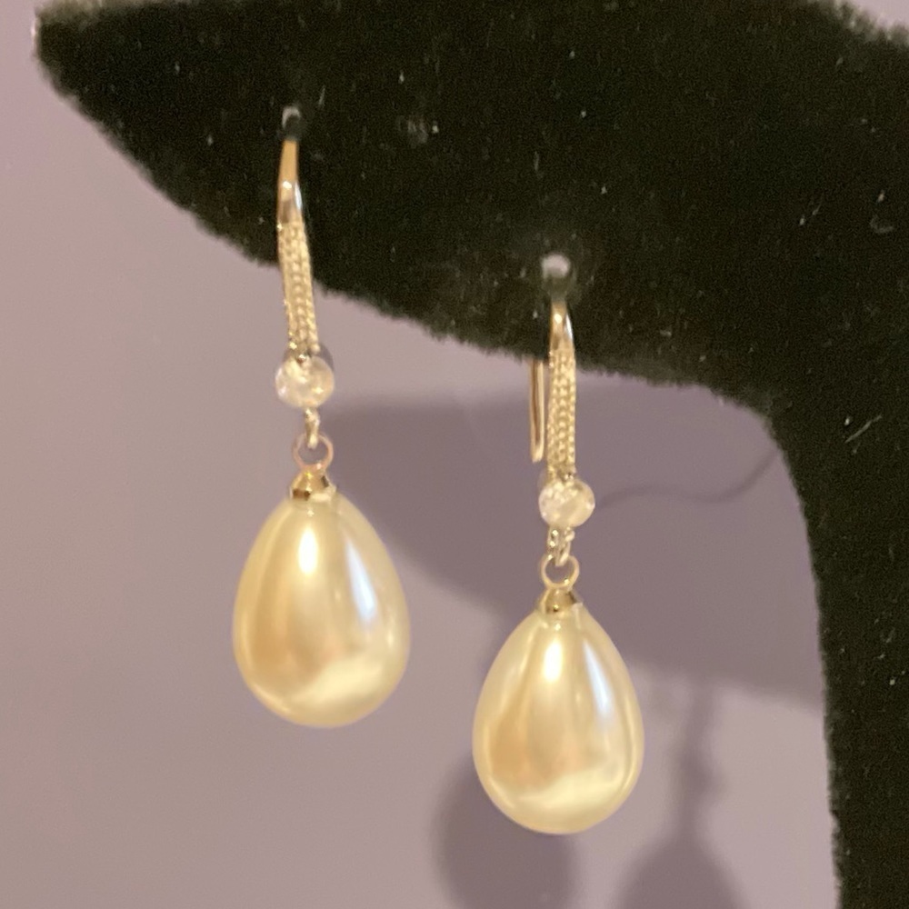 Lustrous Pear Drop Pearl Earrings on Silver Hooks with Single Crystal Bridal - Picture 11 of 12